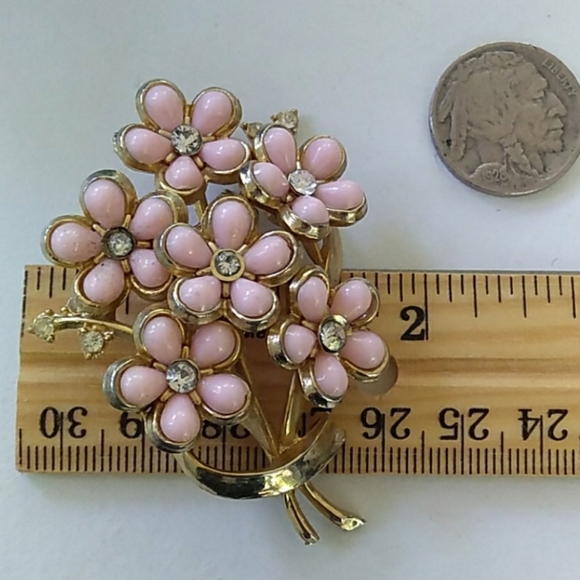 VINTAGE Coro Pink Thermoset Crystal Flower Brooch - Picture 9 of 10